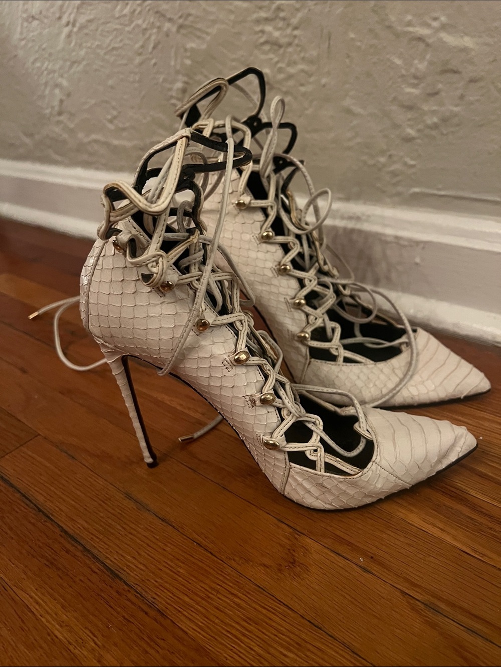 Lace-Up Pointed Toe Stiletto Heels in Cream snake skin
